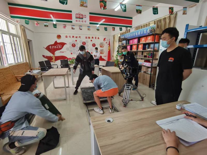 鹰手营子矿区广告片拍摄公司：极简主义践行者，少即是多的视觉哲学