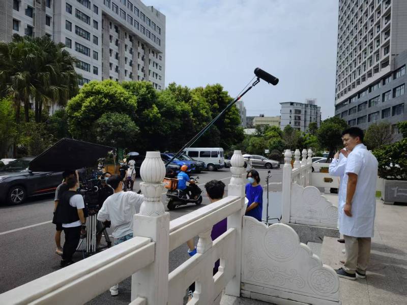 鹰手营子矿区广告片拍摄公司低成本实现高规格制作的诀窍